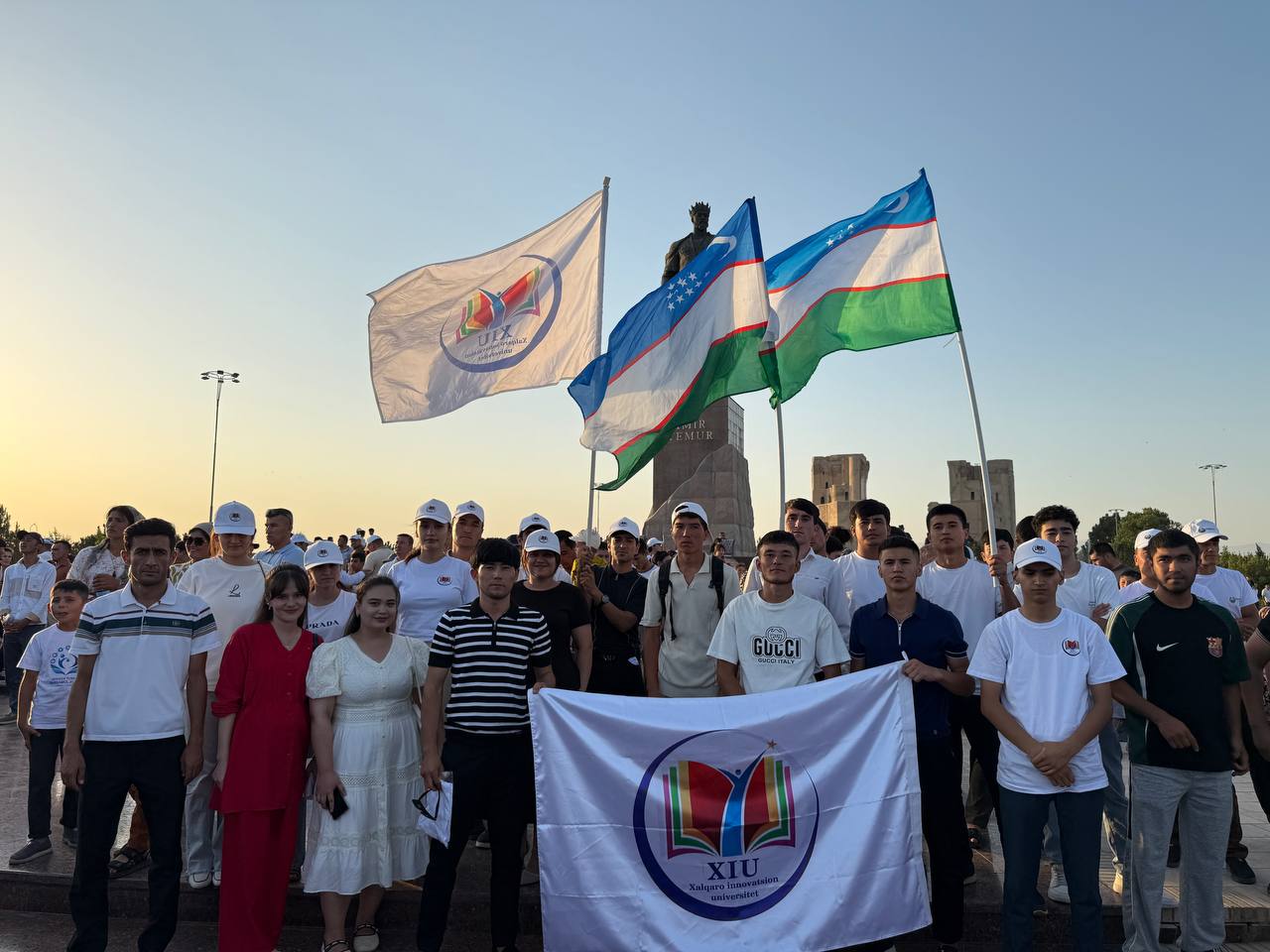 Ayni damda, Shahrisabz shahrining Amir Temur xiyobonida yoshlar uchun shou gala-konsert dasturi bo‘lib o'tmoqda. - XALQARO INNOVATSION UNIVERSITETI