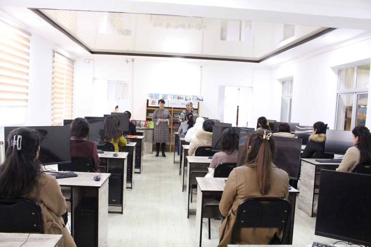 An event called "One Book a Week" was held as part of the "Book-Reading Student" project.