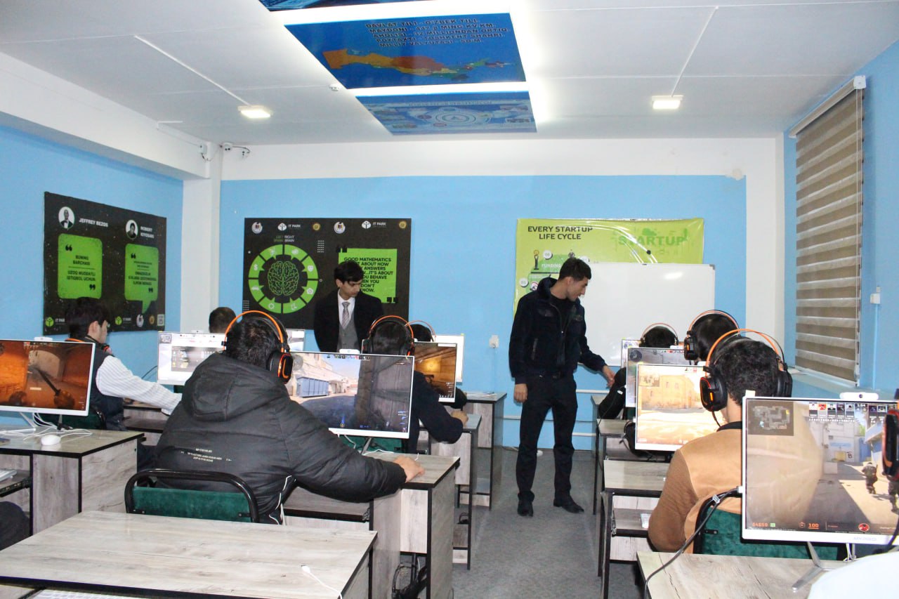 A competition was held among students in the "CS 2" esports discipline.