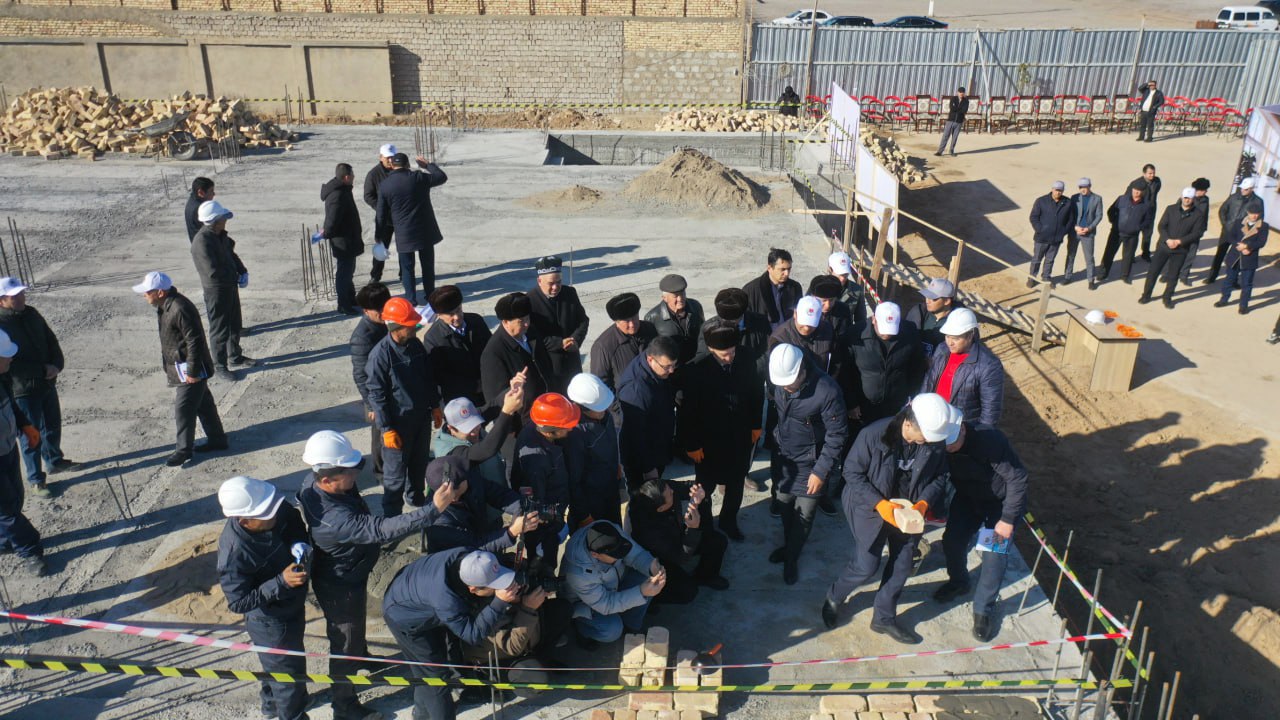 Another modern university building is being built in the city of Karshi.