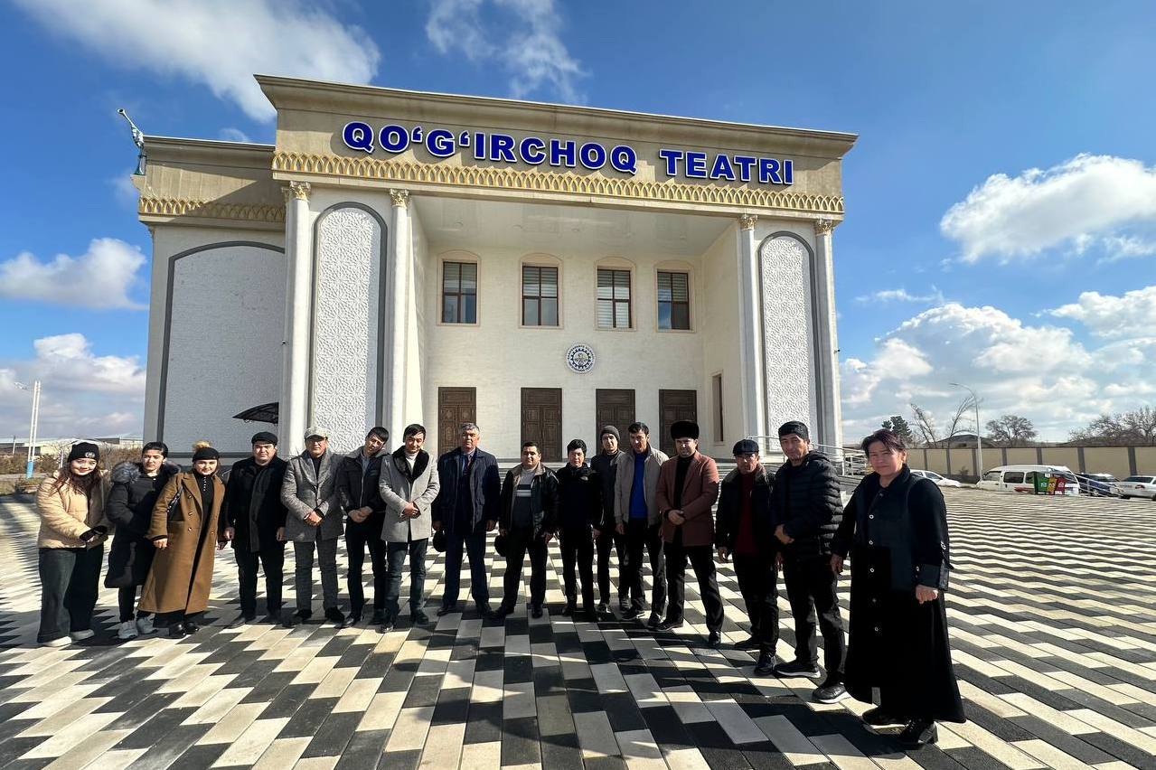 A trip to the theater was organized with the participation of students