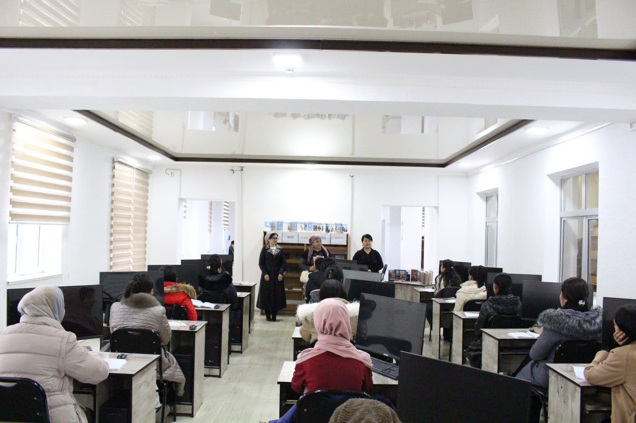 An event called "One Book a Week" was held as part of the "Book-Reading Student" project.