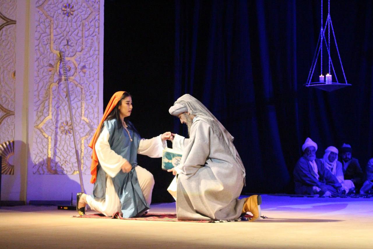 A trip to the drama theater was organized in order to educate students in the spirit of love for theater art and guide them to spiritual maturity.