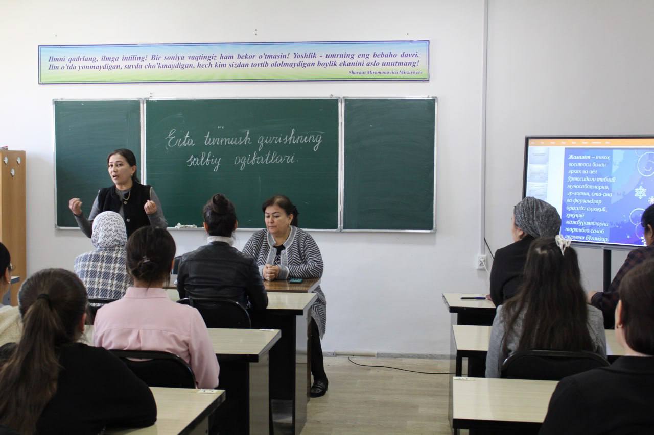 “Erta turmush qurishning salbiy oqibatlari” mavzusida davra suhbati tashkil etildi.